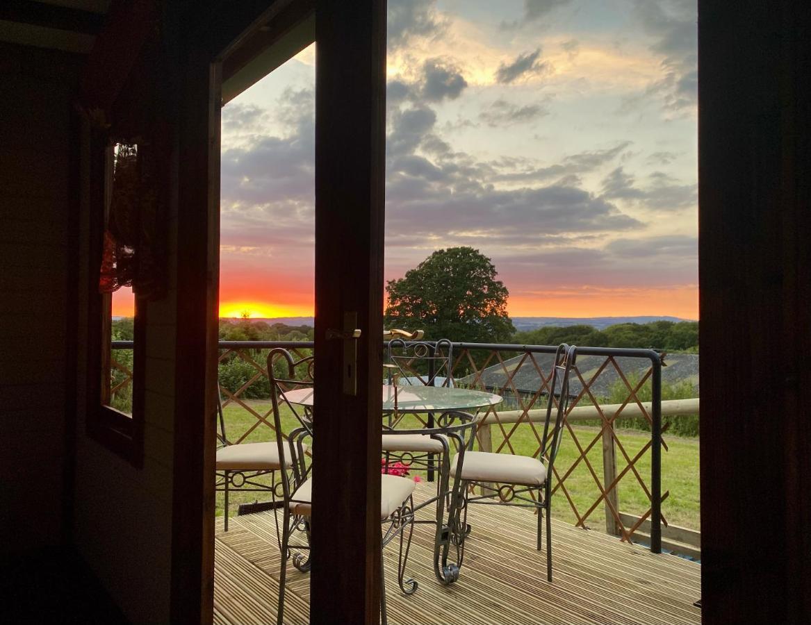 Cherry Tree Glamping Lodge Wellington  Dış mekan fotoğraf