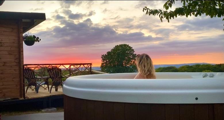 Cherry Tree Glamping Lodge Wellington  Dış mekan fotoğraf