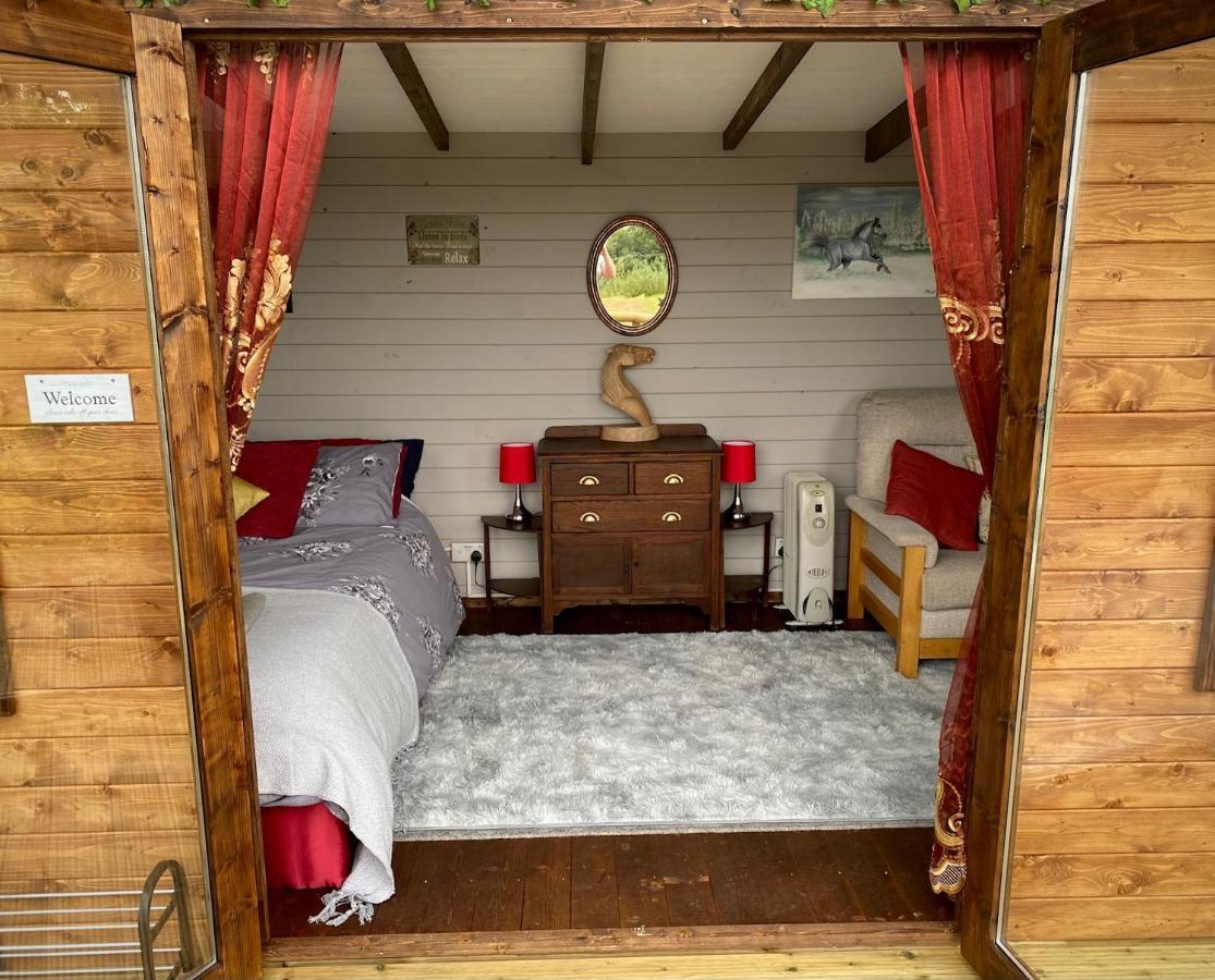 Cherry Tree Glamping Lodge Wellington  Dış mekan fotoğraf