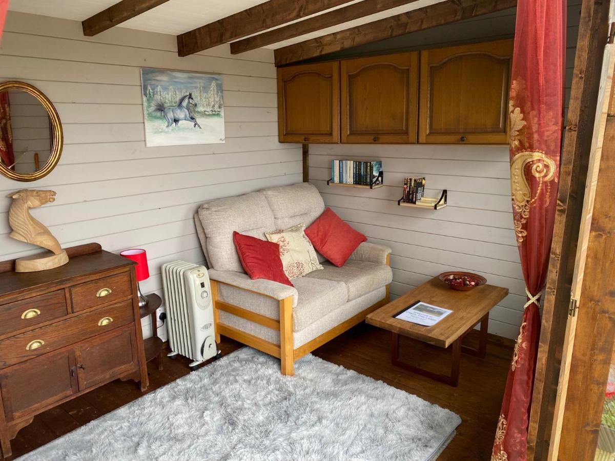 Cherry Tree Glamping Lodge Wellington  Dış mekan fotoğraf
