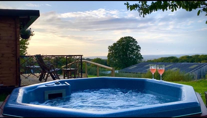 Cherry Tree Glamping Lodge Wellington  Dış mekan fotoğraf