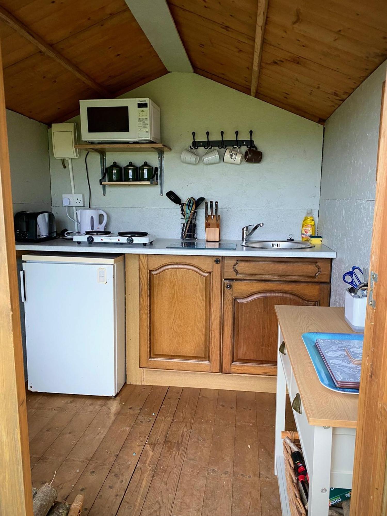 Cherry Tree Glamping Lodge Wellington  Dış mekan fotoğraf