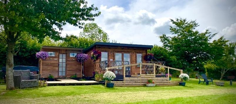 Cherry Tree Glamping Lodge Wellington  Dış mekan fotoğraf